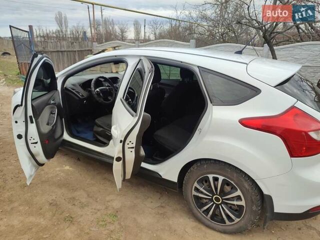 Белый Форд Фокус, объемом двигателя 1 л и пробегом 186 тыс. км за 7700 $, фото 3 на Automoto.ua