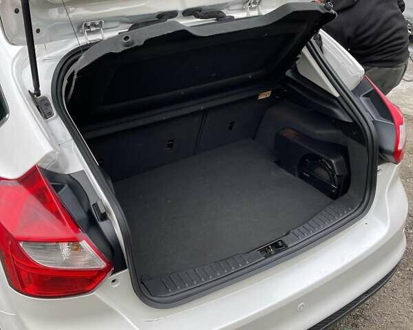 Форд Фокус 2014 в Золочев на Automoto.ua Белый Форд Фокус, объемом двигателя 2 л и пробегом 146 тыс. км за 8399 $, фото 4 на Automoto.ua