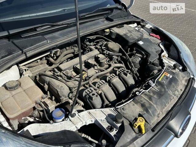 Белый Форд Фокус, объемом двигателя 2 л и пробегом 161 тыс. км за 8900 $, фото 13 на Automoto.ua