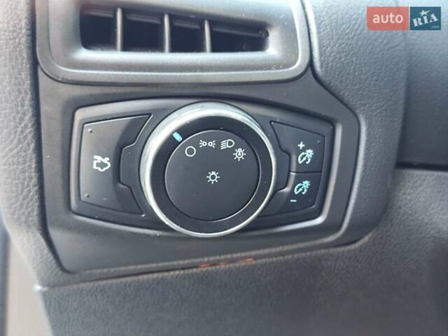 Белый Форд Фокус, объемом двигателя 2 л и пробегом 163 тыс. км за 7999 $, фото 26 на Automoto.ua