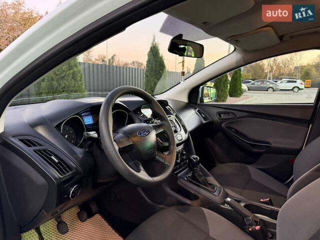 Форд Фокус 2014 в Одессе на Automoto.ua Белый Форд Фокус, объемом двигателя 1 л и пробегом 111 тыс. км за 5400 $, фото 7 на Automoto.ua