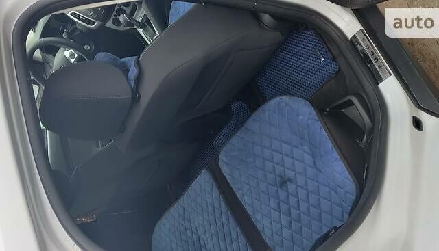 Білий Форд Фокус, об'ємом двигуна 2 л та пробігом 188 тис. км за 7900 $, фото 17 на Automoto.ua