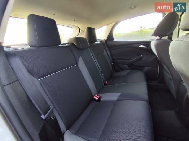 Белый Форд Фокус, объемом двигателя 2 л и пробегом 163 тыс. км за 7999 $, фото 18 на Automoto.ua