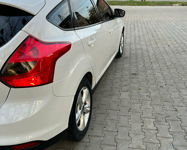 Белый Форд Фокус, объемом двигателя 2 л и пробегом 307 тыс. км за 6800 $, фото 2 на Automoto.ua