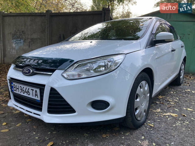Форд Фокус 2014 в Одессе на Automoto.ua Белый Форд Фокус, объемом двигателя 1 л и пробегом 111 тыс. км за 4999 $, фото 4 на Automoto.ua