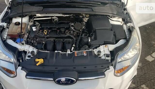 Білий Форд Фокус, об'ємом двигуна 2 л та пробігом 188 тис. км за 7900 $, фото 30 на Automoto.ua