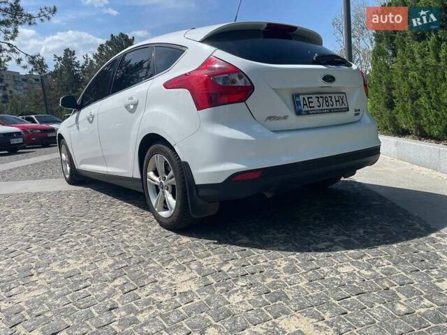 Белый Форд Фокус, объемом двигателя 1 л и пробегом 198 тыс. км за 5200 $, фото 3 на Automoto.ua