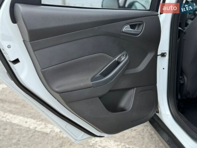 Белый Форд Фокус, объемом двигателя 1 л и пробегом 55 тыс. км за 7300 $, фото 22 на Automoto.ua