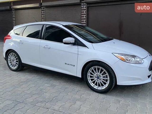 Белый Форд Фокус, объемом двигателя 0 л и пробегом 118 тыс. км за 7400 $, фото 7 на Automoto.ua