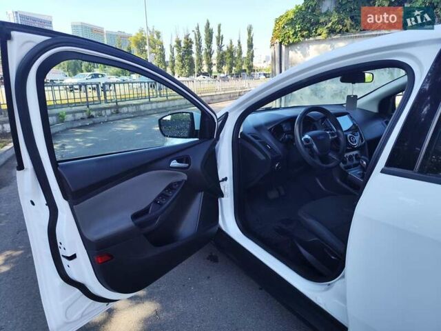 Белый Форд Фокус, объемом двигателя 2 л и пробегом 163 тыс. км за 7999 $, фото 10 на Automoto.ua