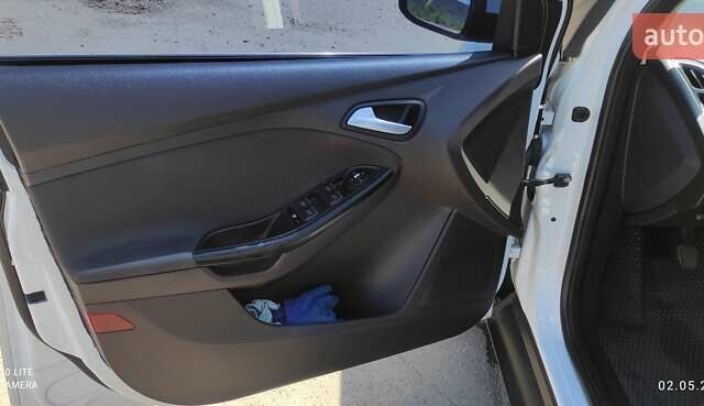 Белый Форд Фокус, объемом двигателя 1.6 л и пробегом 199 тыс. км за 8000 $, фото 8 на Automoto.ua