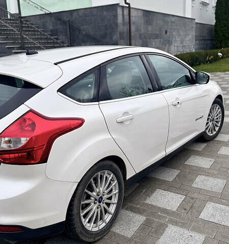 Білий Форд Фокус, об'ємом двигуна 0 л та пробігом 147 тис. км за 5600 $, фото 7 на Automoto.ua