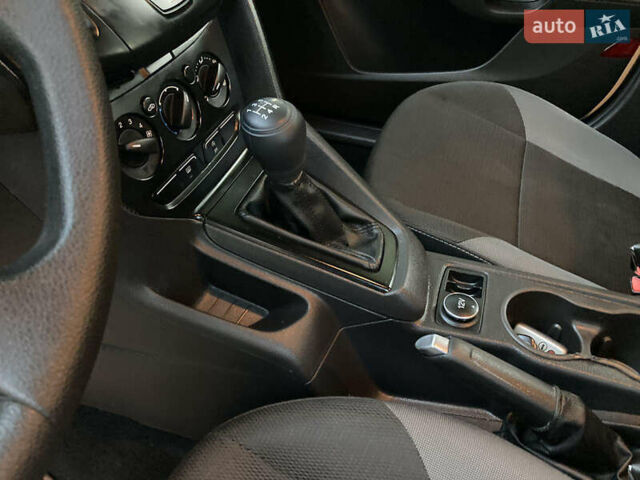 Форд Фокус 2014 в Одессе на Automoto.ua Белый Форд Фокус, объемом двигателя 1 л и пробегом 111 тыс. км за 4999 $, фото 25 на Automoto.ua