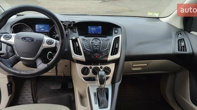 Форд Фокус 2014 в Киеве на Automoto.ua Белый Форд Фокус, объемом двигателя 2 л и пробегом 208 тыс. км за 5500 $, фото 5 на Automoto.ua