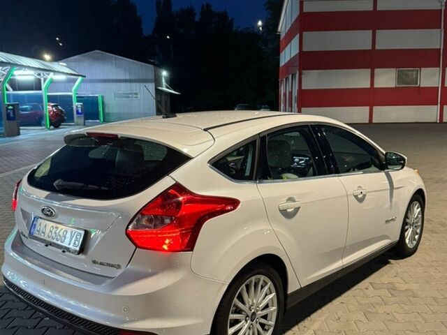 Білий Форд Фокус, об'ємом двигуна 0 л та пробігом 97 тис. км за 4200 $, фото 3 на Automoto.ua