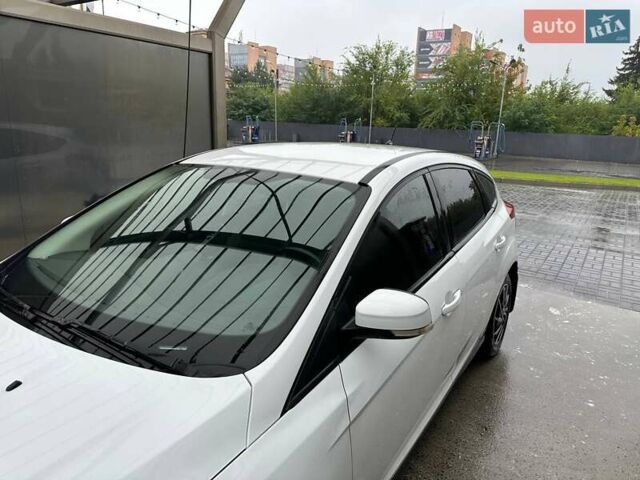 Белый Форд Фокус, объемом двигателя 1 л и пробегом 153 тыс. км за 5500 $, фото 1 на Automoto.ua