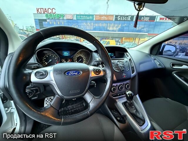 Білий Форд Фокус, об'ємом двигуна 1 л та пробігом 136 тис. км за 6000 $, фото 5 на Automoto.ua