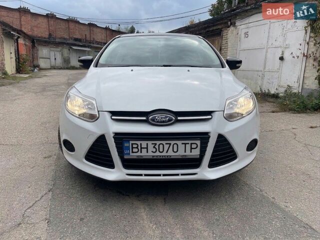 Белый Форд Фокус, объемом двигателя 2 л и пробегом 228 тыс. км за 7200 $, фото 5 на Automoto.ua