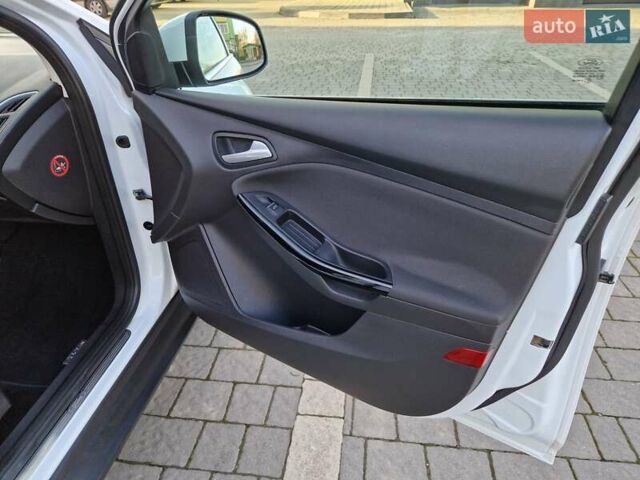 Білий Форд Фокус, об'ємом двигуна 0 л та пробігом 65 тис. км за 5999 $, фото 35 на Automoto.ua