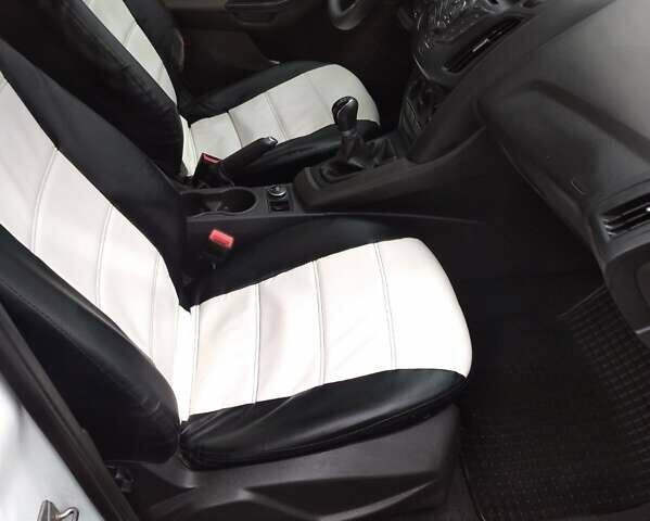 Білий Форд Фокус, об'ємом двигуна 1 л та пробігом 70 тис. км за 9500 $, фото 5 на Automoto.ua