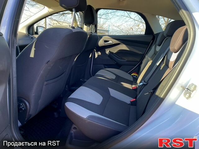 Белый Форд Фокус, объемом двигателя 1 л и пробегом 85 тыс. км за 6999 $, фото 4 на Automoto.ua