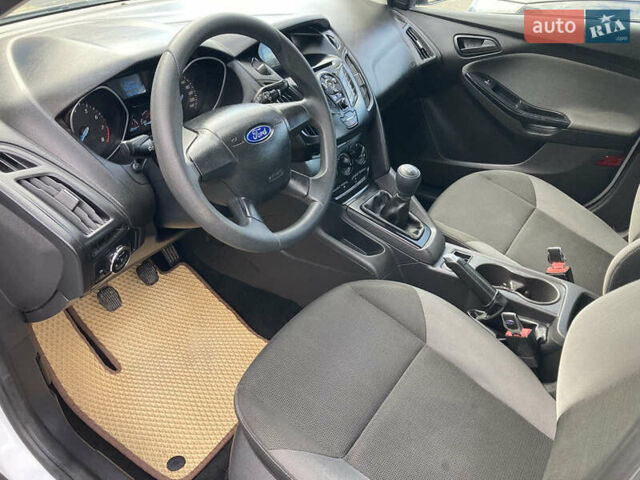 Форд Фокус 2014 в Одессе на Automoto.ua Белый Форд Фокус, объемом двигателя 1 л и пробегом 111 тыс. км за 4999 $, фото 17 на Automoto.ua