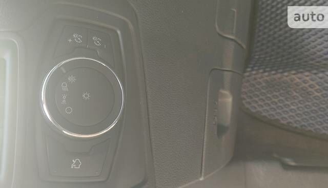 Білий Форд Фокус, об'ємом двигуна 2 л та пробігом 188 тис. км за 7900 $, фото 28 на Automoto.ua