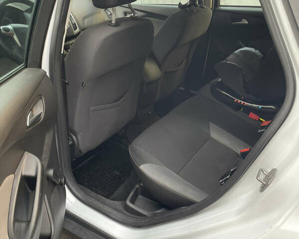 Белый Форд Фокус, объемом двигателя 1 л и пробегом 164 тыс. км за 5850 $, фото 2 на Automoto.ua