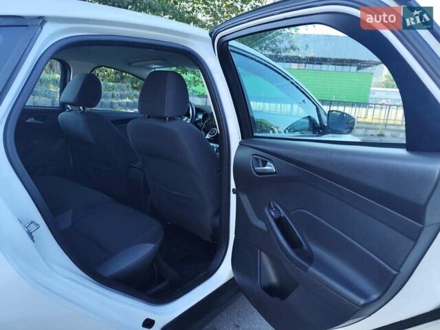 Белый Форд Фокус, объемом двигателя 2 л и пробегом 163 тыс. км за 7999 $, фото 15 на Automoto.ua