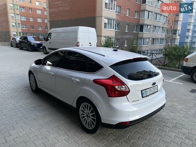 Белый Форд Фокус, объемом двигателя 0 л и пробегом 117 тыс. км за 7900 $, фото 7 на Automoto.ua