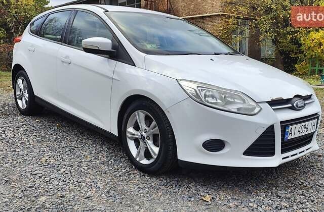 Форд Фокус 2014 в Киеве на Automoto.ua Белый Форд Фокус, объемом двигателя 2 л и пробегом 208 тыс. км за 5500 $, фото 4 на Automoto.ua