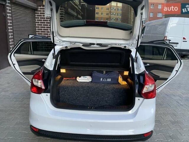 Белый Форд Фокус, объемом двигателя 0 л и пробегом 118 тыс. км за 7400 $, фото 8 на Automoto.ua