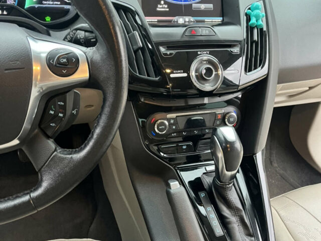 Білий Форд Фокус, об'ємом двигуна 0 л та пробігом 99 тис. км за 8400 $, фото 6 на Automoto.ua