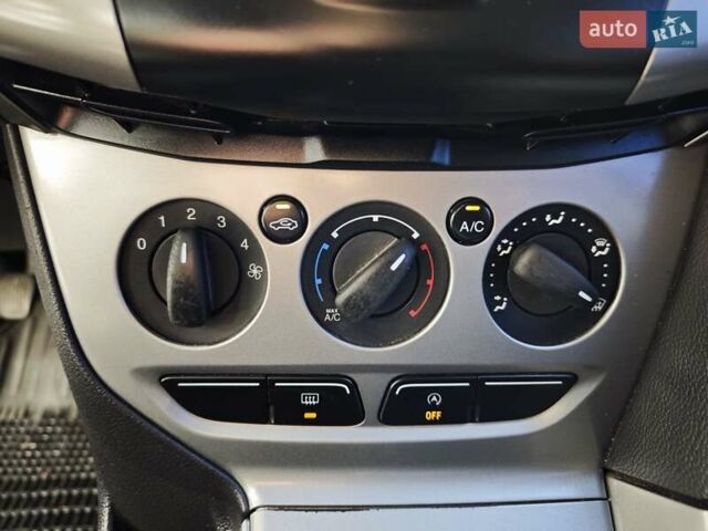 Белый Форд Фокус, объемом двигателя 1 л и пробегом 147 тыс. км за 6100 $, фото 26 на Automoto.ua