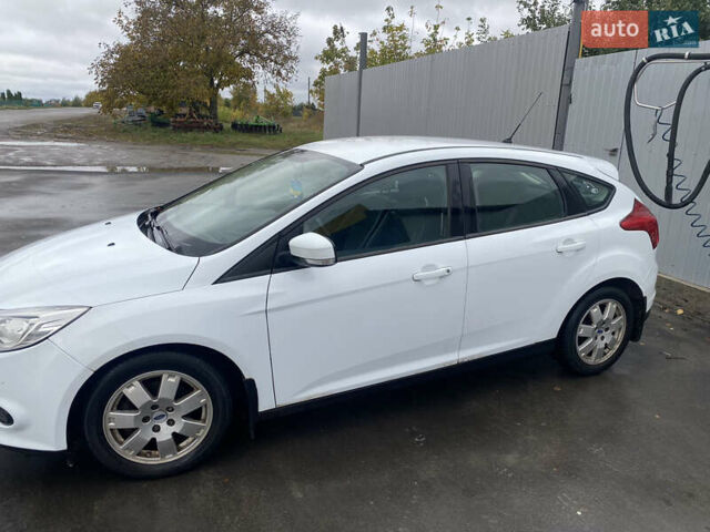 Белый Форд Фокус, объемом двигателя 1 л и пробегом 115 тыс. км за 8000 $, фото 1 на Automoto.ua