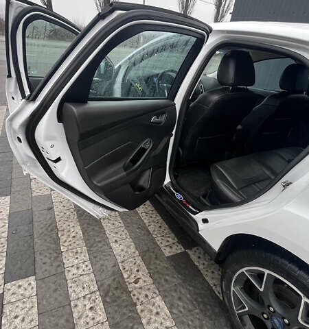 Белый Форд Фокус, объемом двигателя 2 л и пробегом 212 тыс. км за 8000 $, фото 15 на Automoto.ua