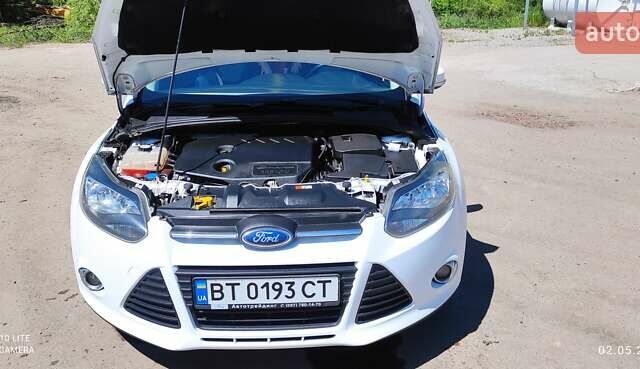 Белый Форд Фокус, объемом двигателя 1.6 л и пробегом 199 тыс. км за 8000 $, фото 5 на Automoto.ua