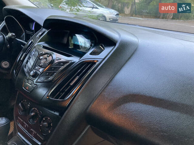 Форд Фокус 2014 в Одессе на Automoto.ua Белый Форд Фокус, объемом двигателя 1 л и пробегом 111 тыс. км за 4999 $, фото 18 на Automoto.ua