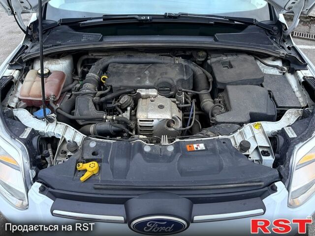 Білий Форд Фокус, об'ємом двигуна 1 л та пробігом 136 тис. км за 6000 $, фото 4 на Automoto.ua