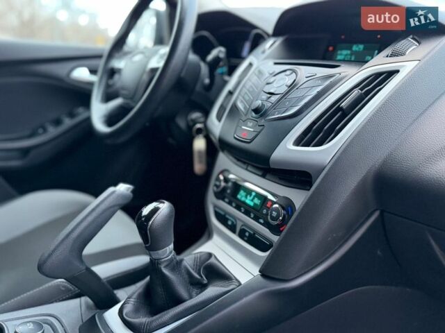 Білий Форд Фокус, об'ємом двигуна 1 л та пробігом 55 тис. км за 6900 $, фото 20 на Automoto.ua