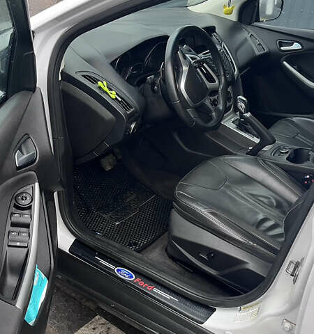 Белый Форд Фокус, объемом двигателя 2 л и пробегом 212 тыс. км за 8000 $, фото 6 на Automoto.ua