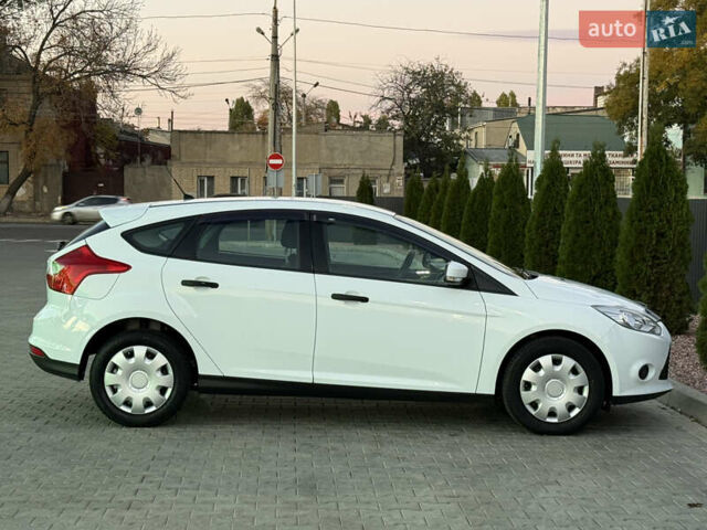 Форд Фокус 2014 в Одессе на Automoto.ua Белый Форд Фокус, объемом двигателя 1 л и пробегом 111 тыс. км за 5400 $, фото 6 на Automoto.ua
