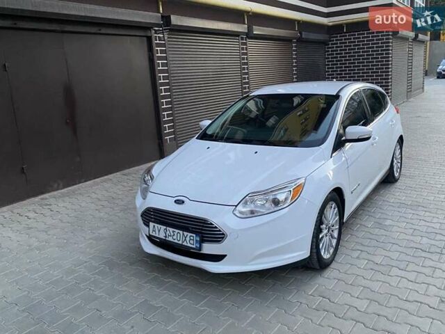 Белый Форд Фокус, объемом двигателя 0 л и пробегом 118 тыс. км за 7400 $, фото 24 на Automoto.ua