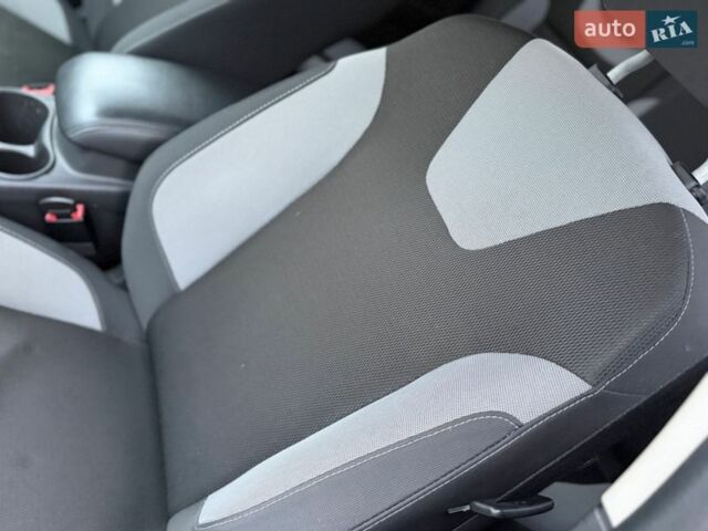 Белый Форд Фокус, объемом двигателя 1 л и пробегом 55 тыс. км за 7300 $, фото 46 на Automoto.ua