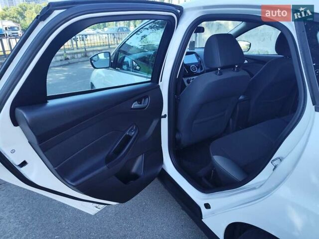 Белый Форд Фокус, объемом двигателя 2 л и пробегом 163 тыс. км за 7999 $, фото 19 на Automoto.ua