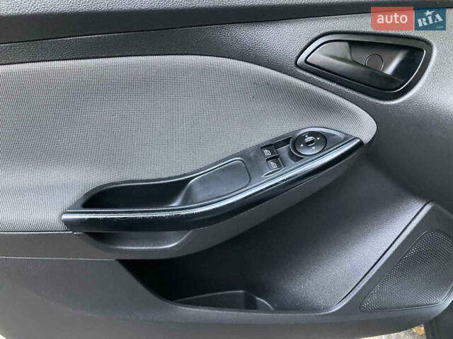 Форд Фокус 2014 в Одессе на Automoto.ua Белый Форд Фокус, объемом двигателя 1 л и пробегом 111 тыс. км за 4999 $, фото 24 на Automoto.ua