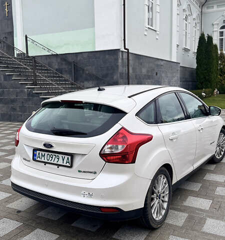 Білий Форд Фокус, об'ємом двигуна 0 л та пробігом 147 тис. км за 5600 $, фото 6 на Automoto.ua
