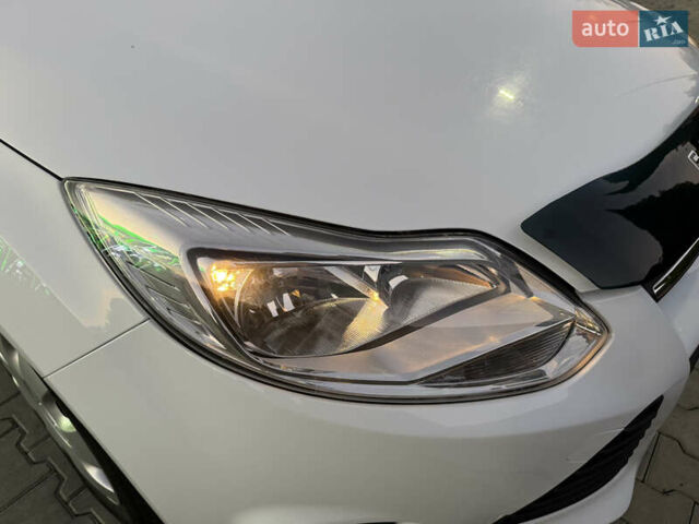 Форд Фокус 2014 в Одессе на Automoto.ua Белый Форд Фокус, объемом двигателя 1 л и пробегом 111 тыс. км за 5400 $, фото 12 на Automoto.ua