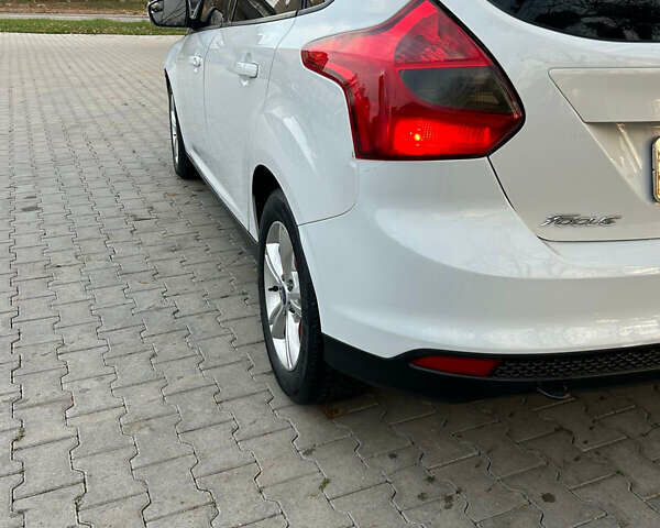 Белый Форд Фокус, объемом двигателя 2 л и пробегом 307 тыс. км за 6800 $, фото 4 на Automoto.ua