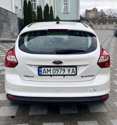 Білий Форд Фокус, об'ємом двигуна 0 л та пробігом 147 тис. км за 5600 $, фото 3 на Automoto.ua